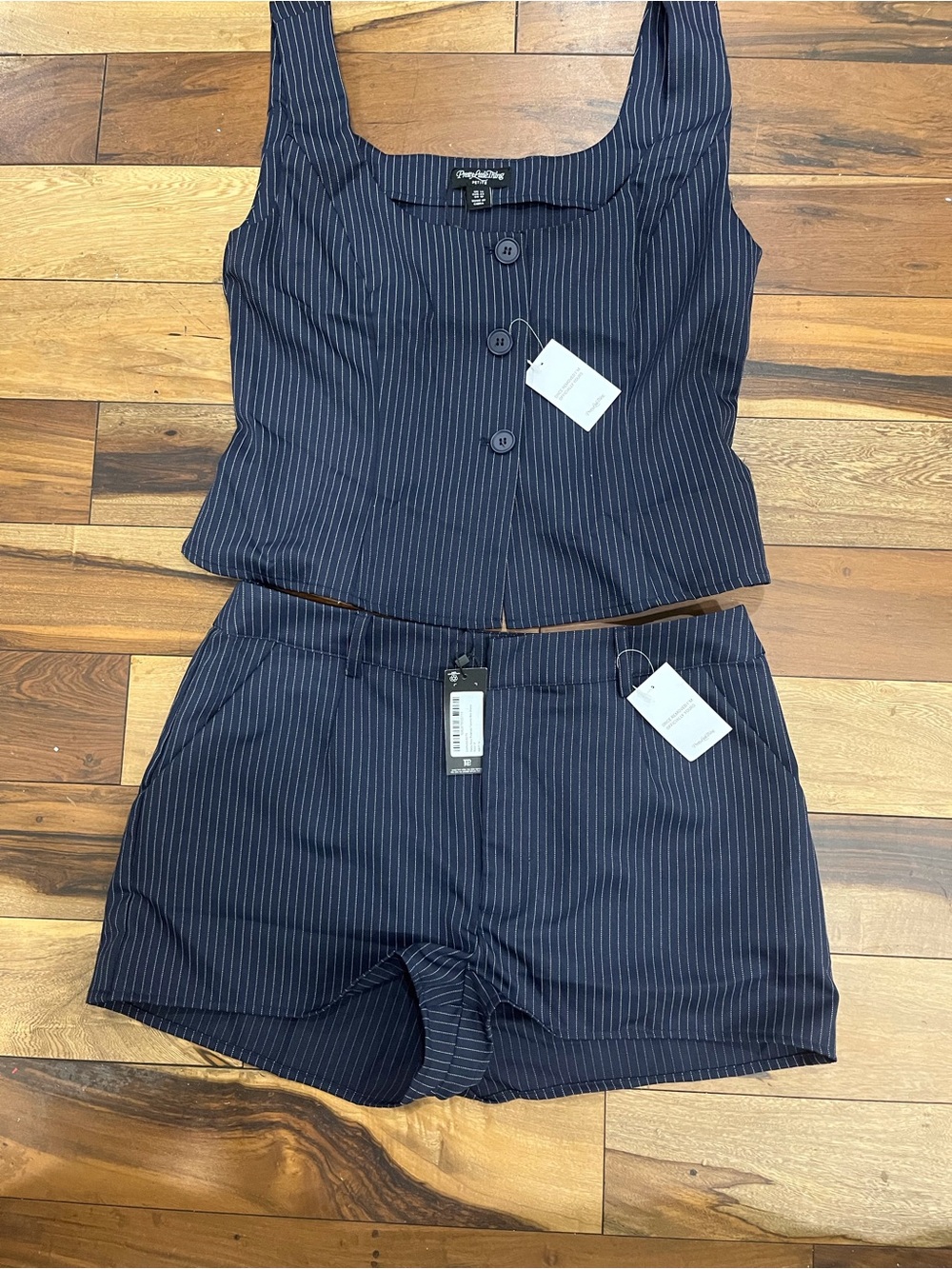 PrettyLittleThing Petite Navy Pinstripe Tailored Top & Mini Shorts Set NWT US 10 - Picture 2 of 9